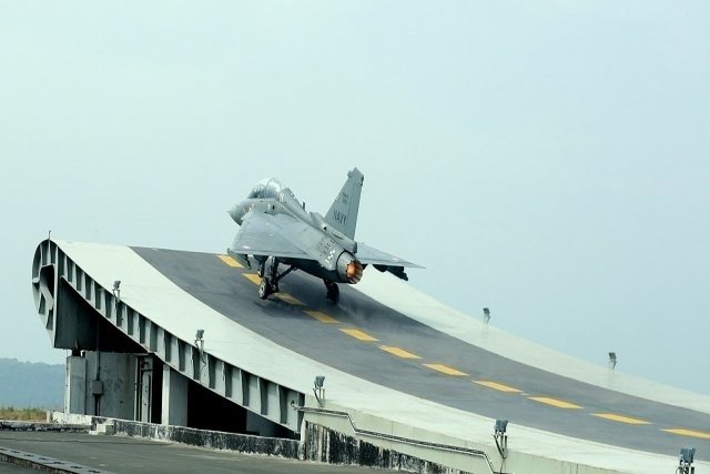 Twin-Engine Deck-Based Fighter, Naval LCA Models for Aero India Display