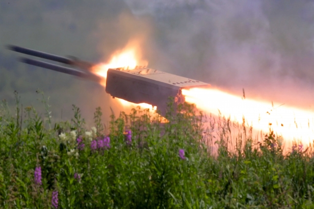 Russia Demonstrates Short Range 'flame thrower' Artillery System to Foreign Customers