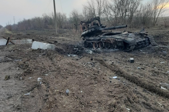 Ukraine Smashes Russian T-72 Tank with Javelin Missile