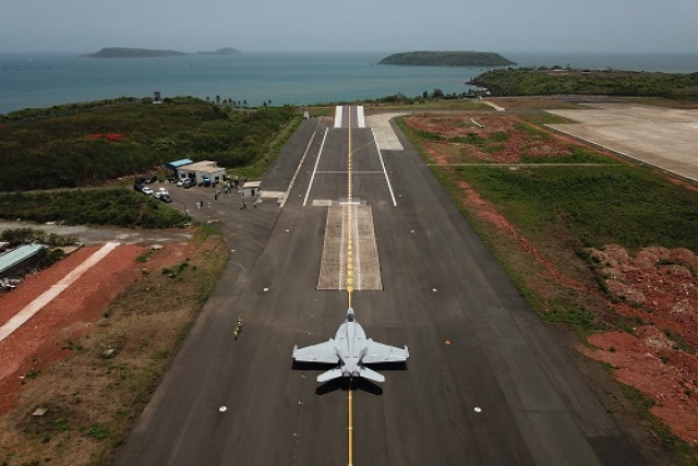 Super Hornet Built for Carrier Ops Completes Demonstration Tests for India