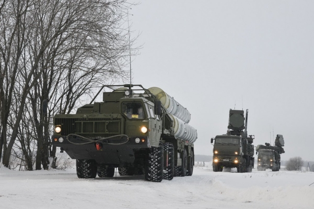 Ukraine's Patriot and Bradley Thwart Russian S-400 and Armored Assault