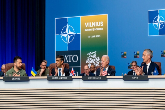 Are U.S. Peace Moves Prompted by an Imploding Ukrainian Army?