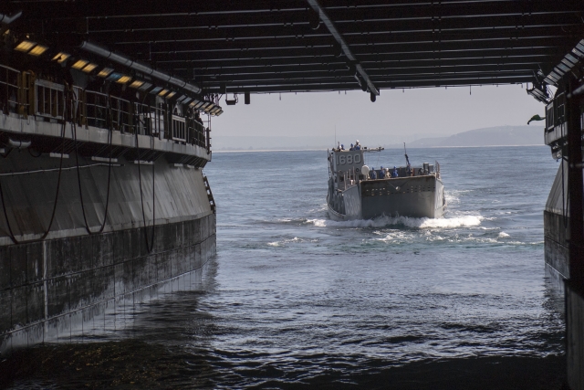 US Navy's Ship's Crew Quarantined after Sailor Suspected of Coronavirus