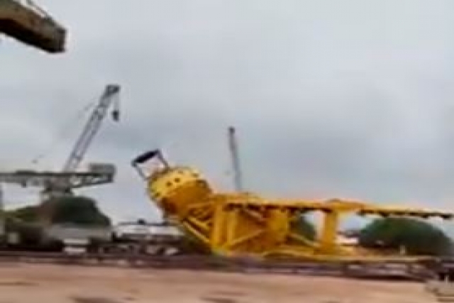 Massive Crane Crashes at Hindustan Shipyard, 10 Dead