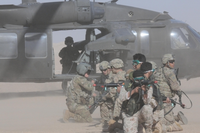 U.S. Army Procures 4 Black Hawk Helicopters