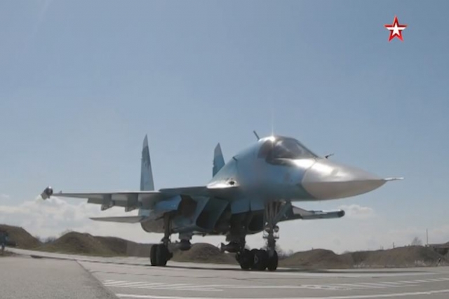 Russian Su-34s Paint the Sky 'Z' over Ukraine
