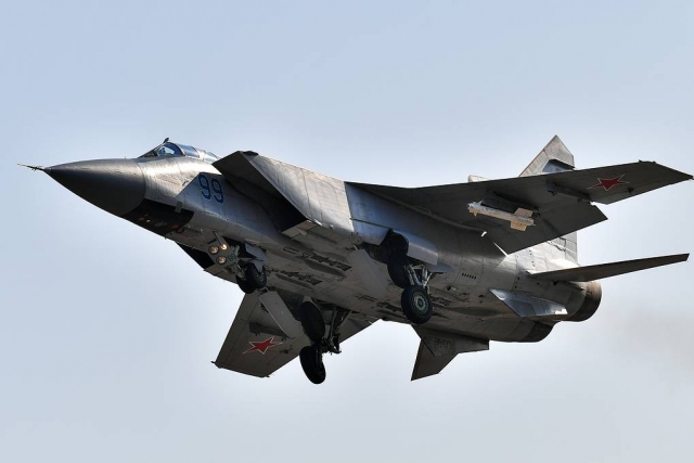 MiG-31 Jet Crashes Near Leningrad, Pilots Eject