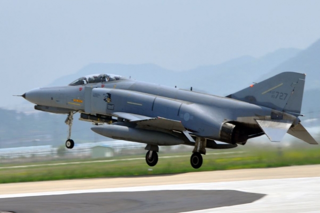 South Korea’s F-4E Fighter Crashes, Pilots Safe