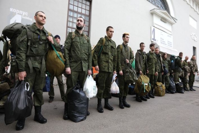 Russians Crowdfund Food, Medicines for Troops in Ukraine: Media