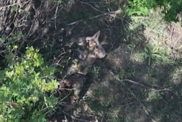 Russian Soldier Surrenders to Ukrainian FPV Drone