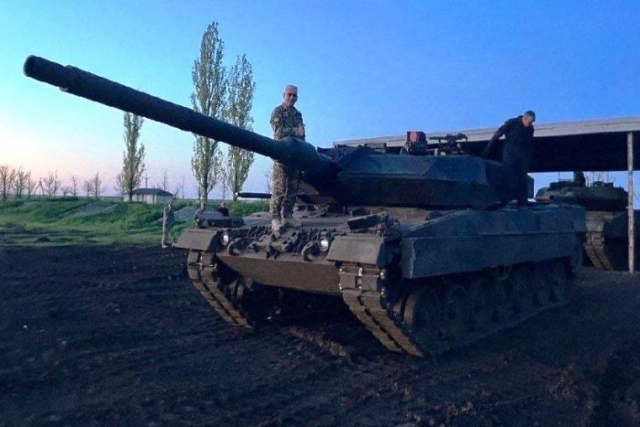 Ukrainian Army Tests Leopard 2A6 Tank against Captured Russian T-62