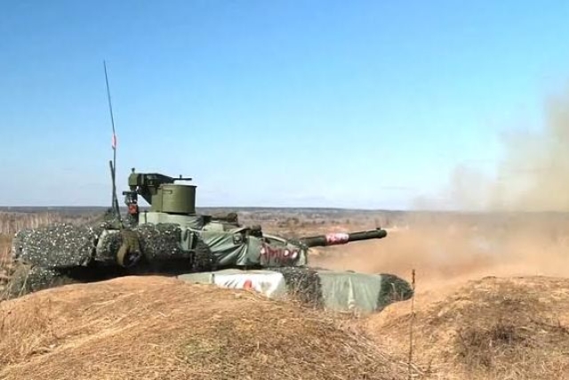 Russian T-90 Tank Crew Being Trained to Defeat NATO Tanks