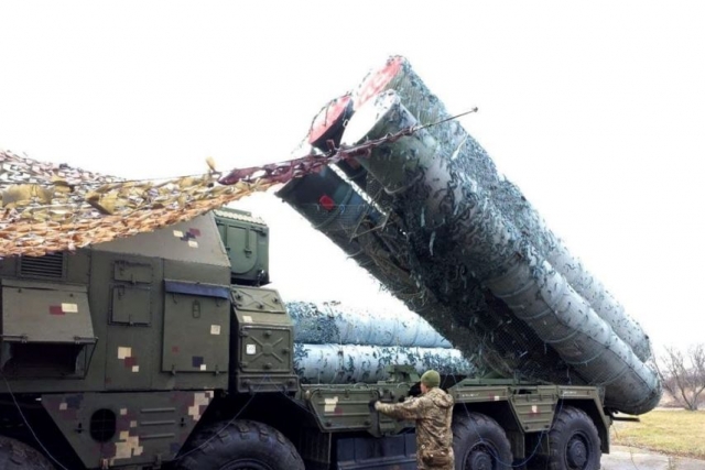 Ukrainian Forces Destroy Russian S-300 Missile Defense System