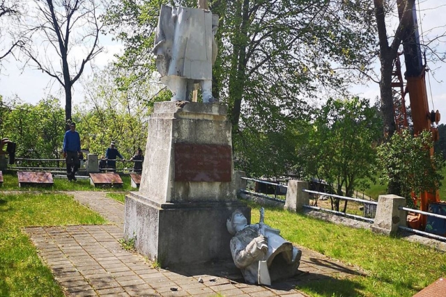 Russia Sets up Monuments to War Heroes in Syria