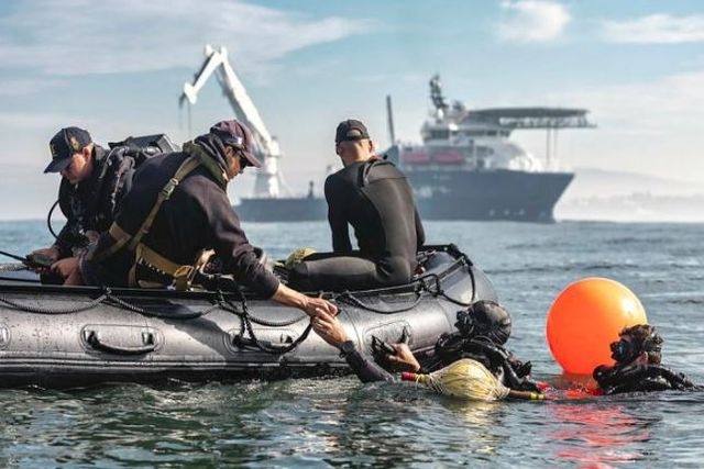 Australian Navy Lays Sea Mines for the First Time in 50 Years