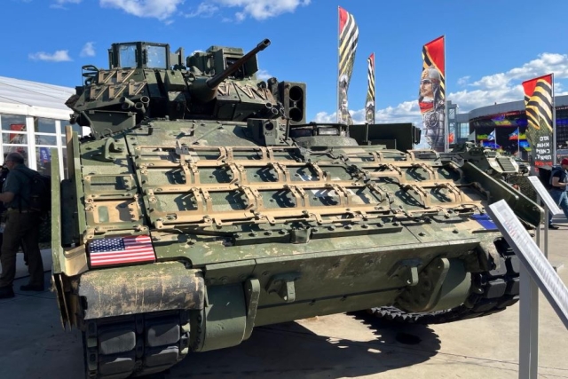 U.S. Bradley Infantry Vehicle Outperforms BMP-3: Russian Experts