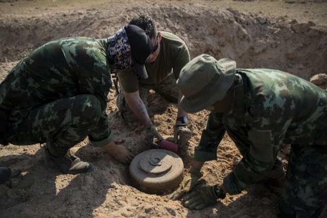 US Military Allowed to Lay Self-destruct Landmines