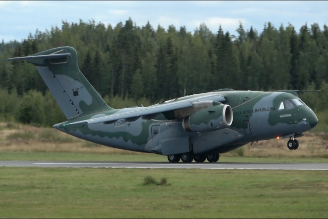 South Africa Invites Embraer to Demo KC-390 Transport Aircraft