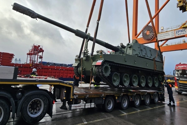 Poland Receives 18 K9A1 Self-Propelled Howitzers