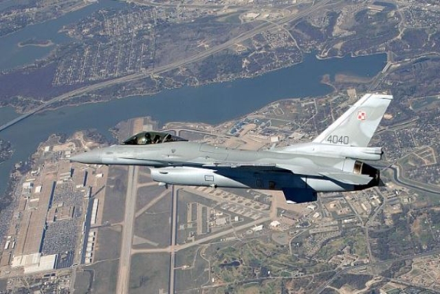 Training of Ukrainian Pilots on F-16s Commences in Poland, other European Countries