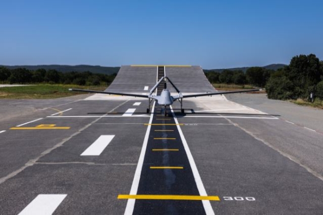 Turkey’s Bayraktar TB3 UAV Completes Ski-Jump Test for TCG Anadolu Carrier