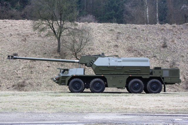 Slovakia's Konstrukta Defence Signs Contract with Ukraine to Deliver Self-propelled Howitzers