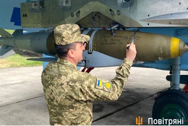 Ukraine Fires JDAM-ER Standoff Bombs from Su-27 Jets