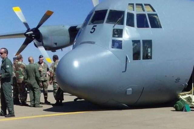 South African C-130 Hercules Suffers Nose Wheel Collapse