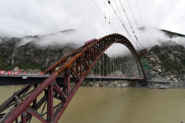 China Uses Latest Bullet Train as Troop Transport to Tibet