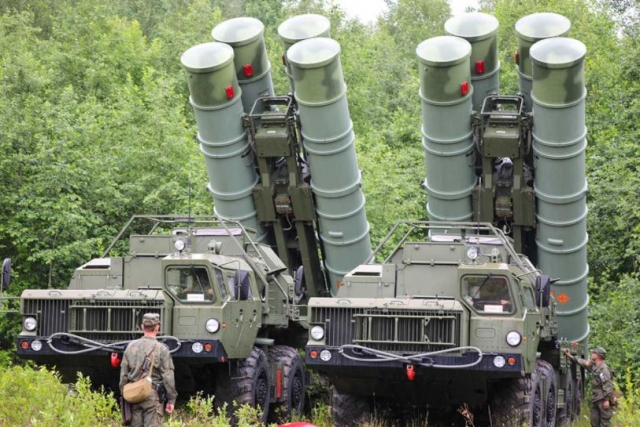 Belarus’ Lukashenko Wants to Buy S-400 Air Defense Systems on Loan from Russia