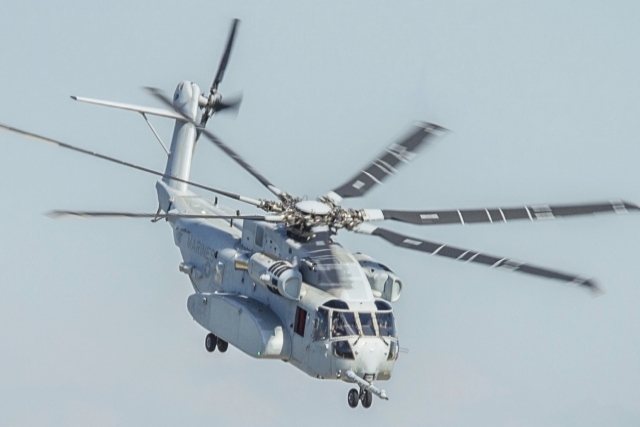 CH-53K Heavy Transport in Helicopter Carrier Tests