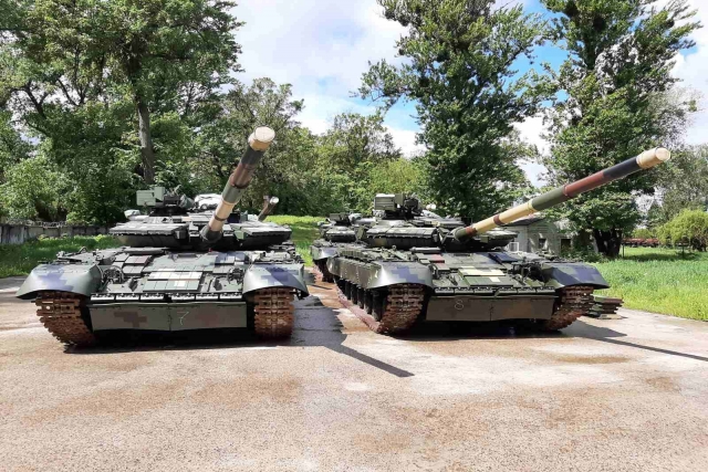 Ukrainian Army Receives Modernized T-64 Tanks