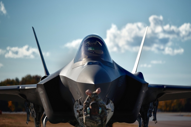 Lockheed Awarded $138.8M for F-35 Pilot Training Device Software