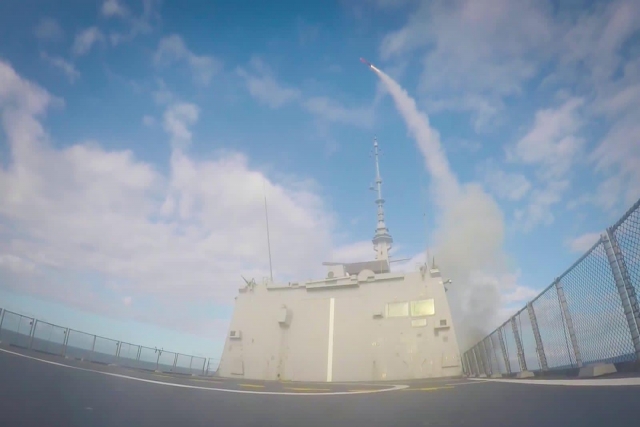 French Navy’s FREMM Frigate ‘Bretagne’ Fires MdCN Missile