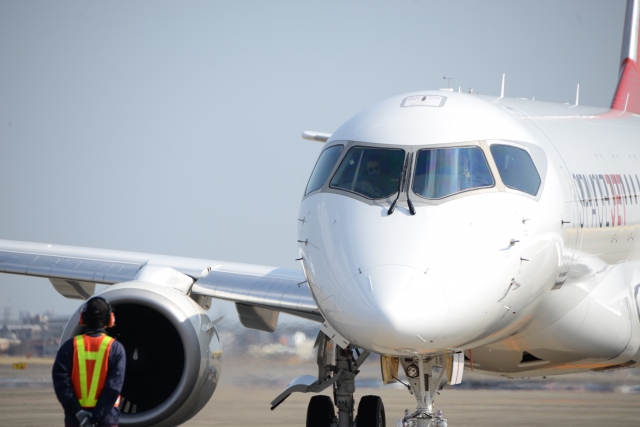 First Flight of Mitsubishi SpaceJet M90 Airliner in final, certifiable configuration