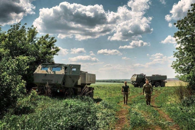 HIMARS Strike Kills 100 Russian Soldiers Waiting for Commander's Speech: Ukraine Media