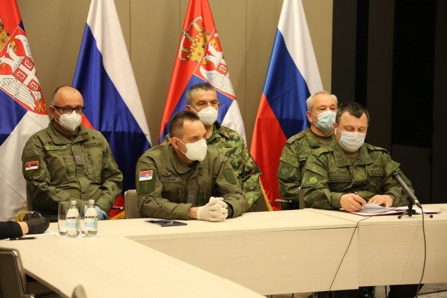 Russia to Convert Parachute Factories into Face Mask Plants