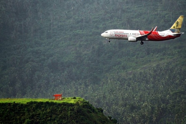 14 Dead, Including Pilot as Dubai-Calicut Air India Plane Overshoots Runway, Breaks in Two