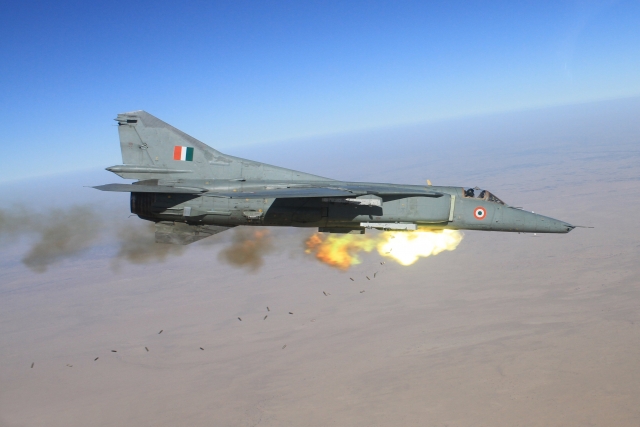 India to buy 200 Fighters: Defense Secretary