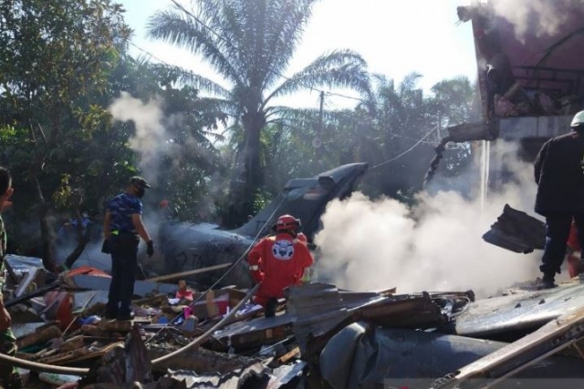 Indonesia’s BAE Hawk 209 Jet Crashes Into Residential Area