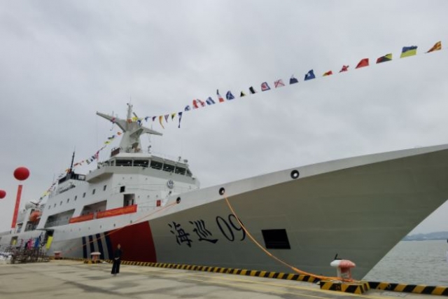China Commissions First 10,000-ton Patrol Vessel