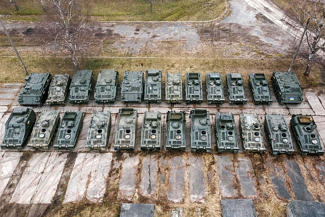 Vintage British 'Spartan' Armored Vehicles Crowdfunded for Ukraine