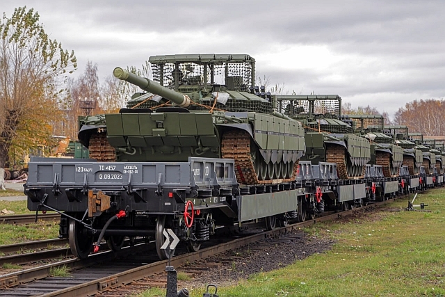Russian Troops Receive T90M, T72B3M Tanks Equipped with Enhanced Armor 