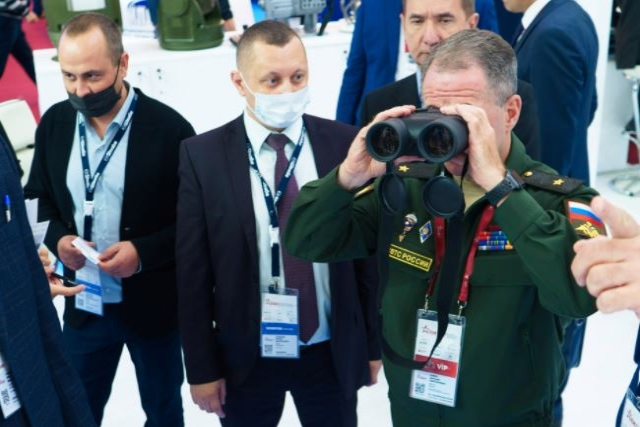 Russian Company Develops New Binoculars for the Navy